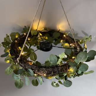 Corona de hojas de eucalipto de 19,68" de diámetro exterior que funciona con energía solar