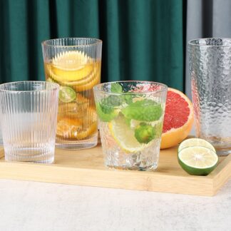 Vasos de vidrio diferentes patrones