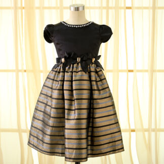 Vestido bordado de niña