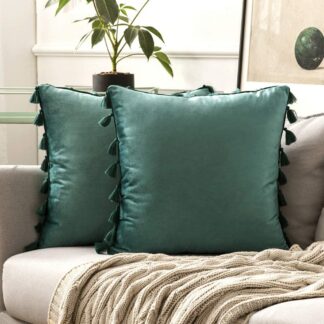 Almohadón de terciopelo con borlas