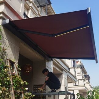 Toldo eléctrico con luces LED